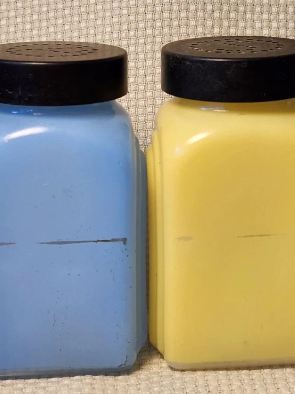 1930s McKee Roman Arch Salt Pepper Shakers Yellow/Blue Bakelite ZAY Lids J-37 - Picture 6 of 16